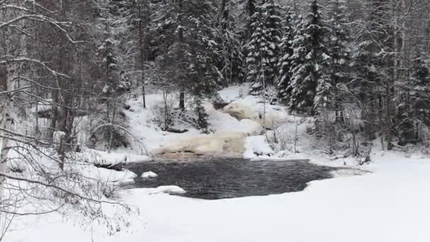 Ruskeala-Wasserfälle im Winter. Winterwasserfall. Der Fluss des Wassers. Die Natur. Stromschnellen und Wasser. Landschaft — Stockvideo