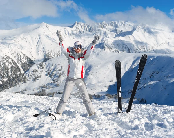 Pirin Dağı tepesinde neşeli kayakçı Telifsiz Stok Imajlar