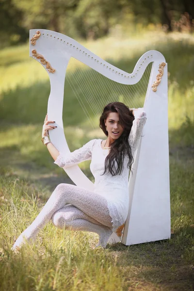 Girl with a harp — Stock Photo, Image