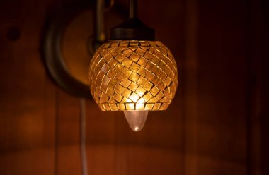 Gecenin aydınlatma lambası.