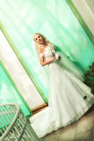 Bella sposa al chiuso — Foto Stock