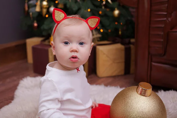 Happy baby smile near the Christmas tree — Stock Photo, Image