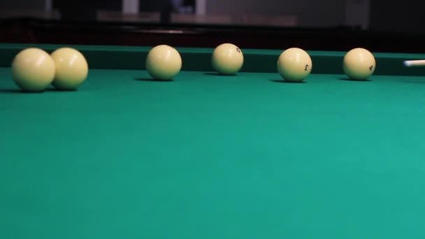 Jeu de billard. Balles de jeu gros plan — Video