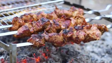 preparation of skewers of meat on skewers