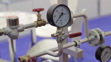 Endüstriyel Borudaki Basınç Ölçeği Manometresi