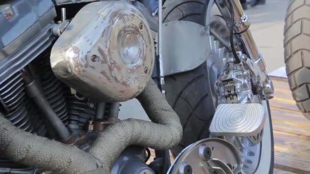 Närbild Motorcykelmotor Avgasrör — Stockvideo