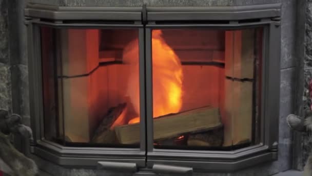 Elektrischer Künstlicher Kamin Mit Orangefarbener Flamme Inneren — Stockvideo