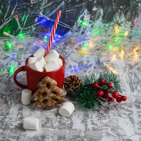 Cacau Com Leite Marshmallows Uma Xícara Com Uma Palha Vermelha — Fotografia de Stock