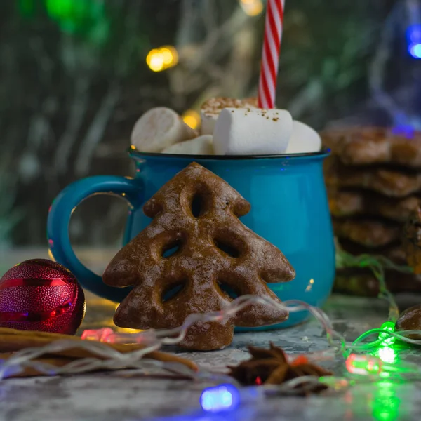 Decoración Navidad Pan Jengibre Una Taza Chocolate Caliente Con Malvaviscos — Foto de Stock