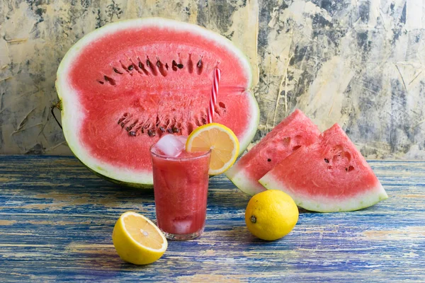 Sommer Trinken Wassermelone Und Zitronen Smoothie Einem Glas Mit Eis — Stockfoto