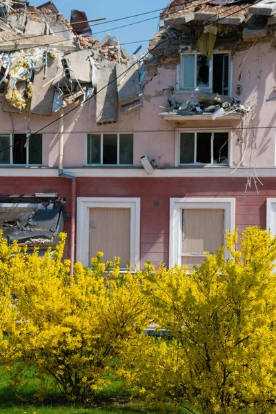 Ukrayna 'daki savaş sırasında yaşanan yıkım. Chernihiv şehri yok edildi. Rus saldırganlığı ve düşmanlıktan sonra devletin yeniden kurulması kavramı..