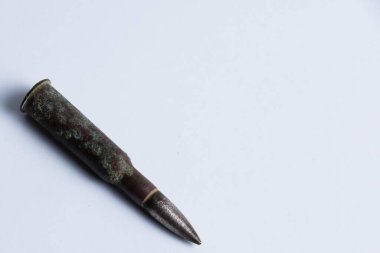 Metin için boşluk olan beyaz bir arkaplan üzerinde kollu kartuş