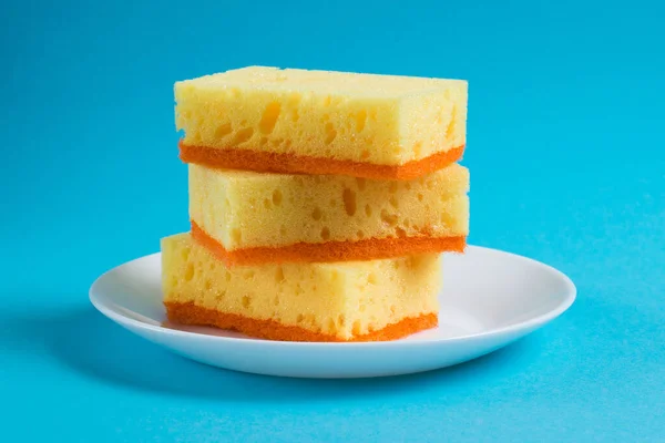 Sponges Washing Dishes Cleaning Apartment Plate Blue Background Concept Using — Stock Photo, Image