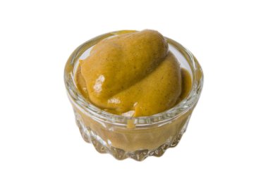 Şeffaf sos kabında hardal beyaz arkaplan kopyalama boşluğunda izole.