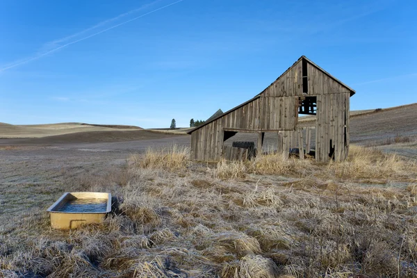 Staré stodoly a vanou. — Stock fotografie