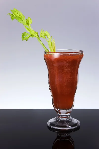 Verre de jus de légumes . — Photo