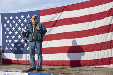 Vito barbieri pro silah mitingde.