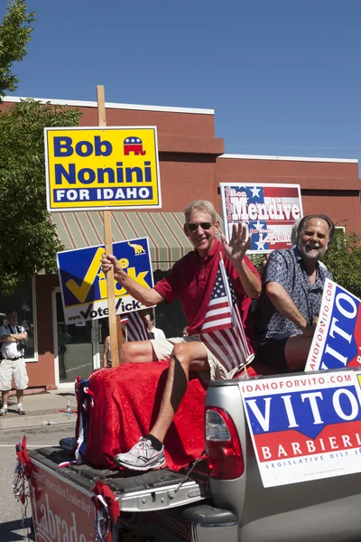 Politicians in a parade. — Stock Photo, Image