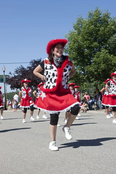 Cowgirl stepping out in parade. — Stock Photo, Image