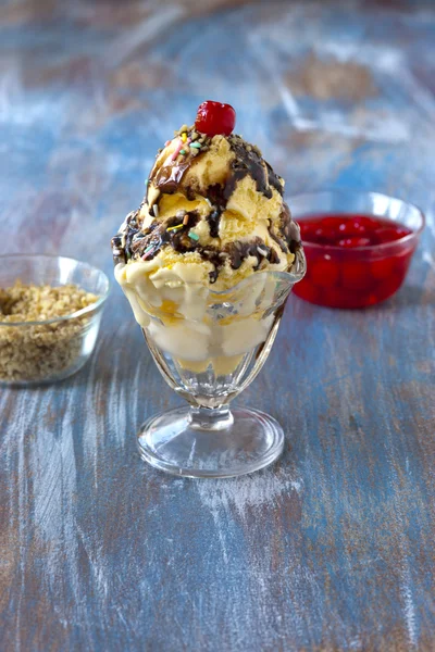 Close up van ice cream sundae. — Stockfoto