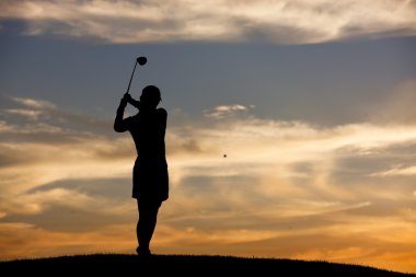 gün batımında Golf topu isabet.