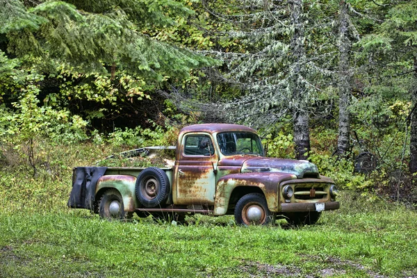 Eski vintage kamyon. — Stok fotoğraf
