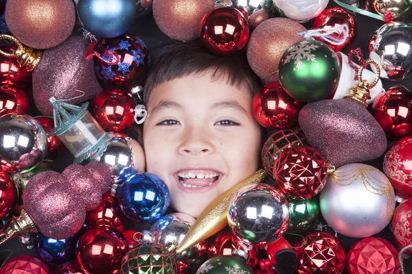 Liten pojke i ornament. — Stockfoto