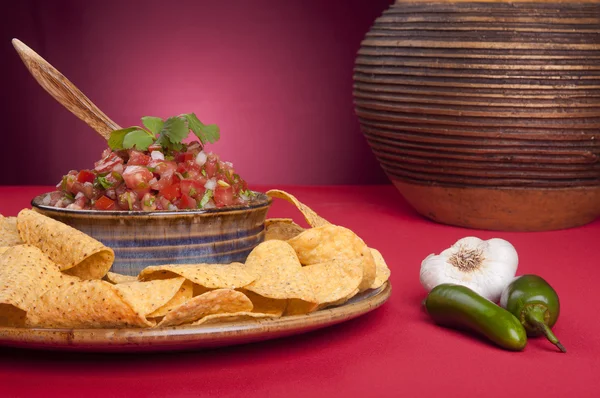 Dish of homemade salsa with chips. — Stock Photo, Image