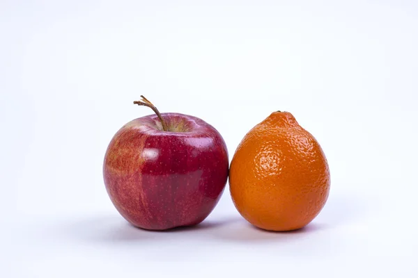 Apfel und Orange. — Stockfoto