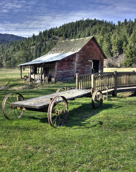 Wagen op het platteland. — Stockfoto