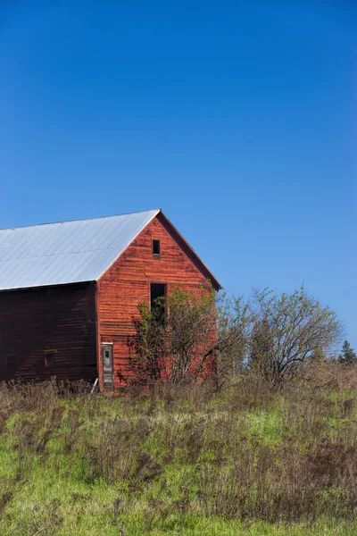 Small red barn. — Stock Photo, Image