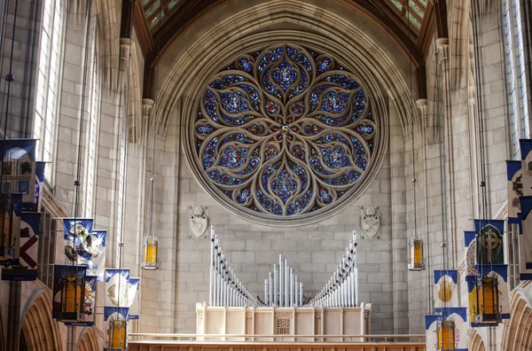 Pfeifenorgel in der Kirche. — Stockfoto