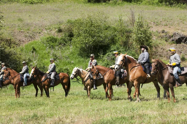 Confederate reenactors on horseback. — Stock Photo, Image