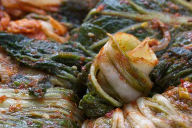 Yeni yapılmış kimchi 'nin yakın plan bir fotoğrafı. Kore 'de bir meze..