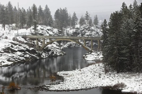 Gamla Bron Sträcker Sig Över Spokane Floden Vintern Post Falls — Stockfoto