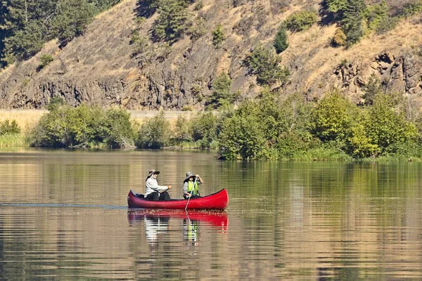 Editorial Photo Mature Couple Paddling Canoe Coeur Alene Lake North —  Fotos de Stock