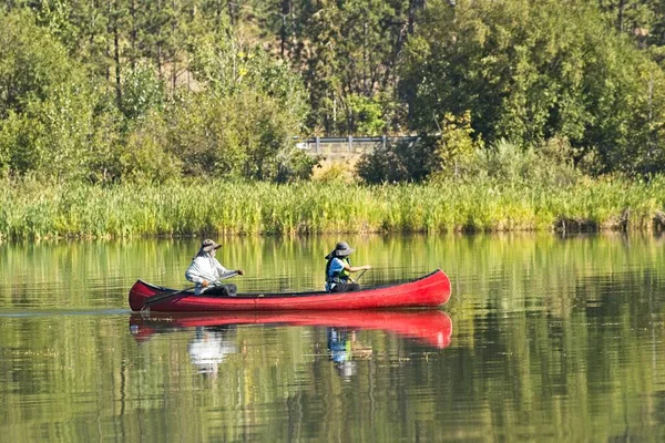 Editorial Photo Mature Couple Paddling Canoe Coeur Alene Lake North — Stockfoto