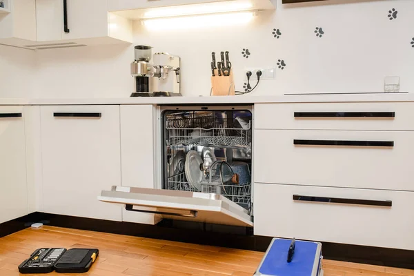 Посудомийна Машина Готується Кріплення Ніхто Кухні — стокове фото