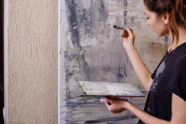 Close Womans Painter Hand Holding Brush Paint Abstract Picture — Fotografia de Stock
