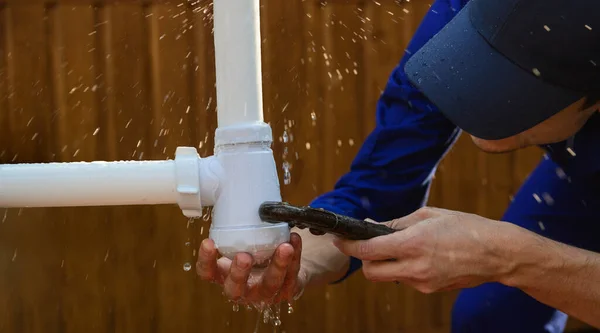 Plumber Service Concept Young Man Plumber Blue Overalls Fixing Leaking — Stock Photo, Image