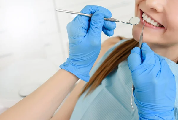 Close Dentist Hands Dental Instruments Examination Patient Teeth Medical Clinic — Stock Photo, Image