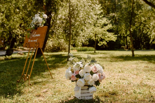 Sluit Een Prachtige Rozen Boeket Bloemen Een Bruiloft Bruiloft Decoratie — Stockfoto