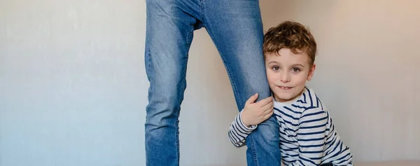 Little Boy Son Hugging Father Leg Smile — Stock Photo, Image