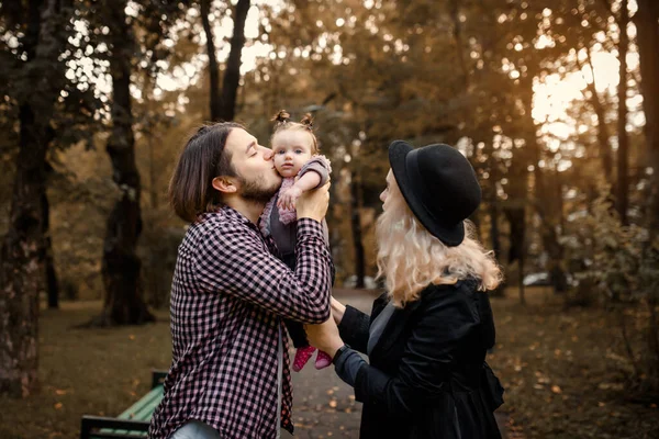 Happy Young Family Concept Young Father Mother Kissing Month Old — Foto Stock
