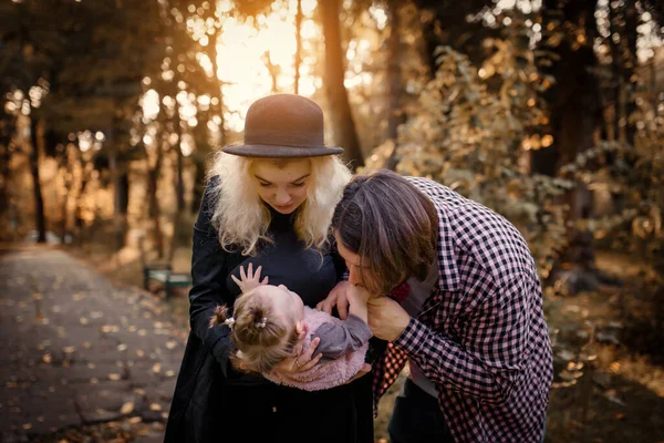 Beautiful Young Mother Holds Her Baby Her Hands Father Her — Foto Stock