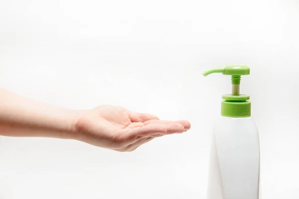 Man Handen Witte Achtergrond Wassen Met Behulp Van Handen Ontsmettingsmiddel — Stockfoto