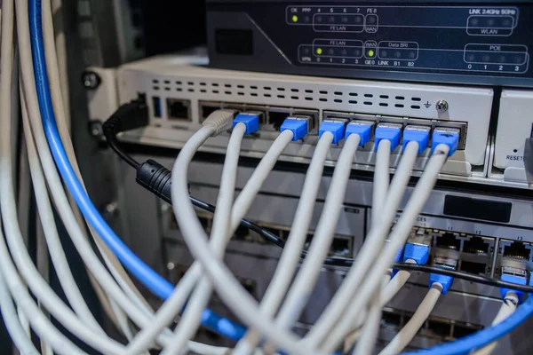 Serverruimte Close Beeld Van Netwerkkabel Verbonden Met Server — Stockfoto