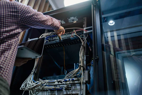 Low Point View Photo Relfections Server Room Technician Engineer Hold — Fotografia de Stock