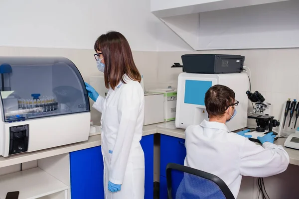 Hospital Laboratories Working Process Young Woman Doctor Turning Fully Automated — Stock Photo, Image