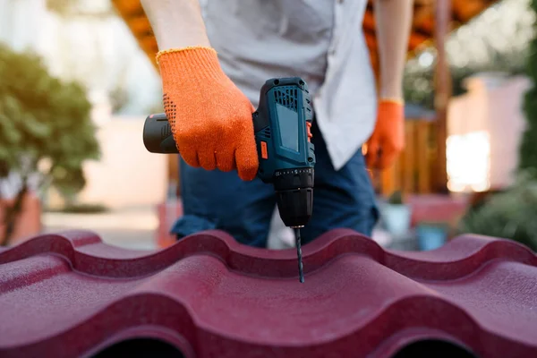 Close Contractor Hands Protective Gloves Drilling Electric Drill Metal Tile — Fotografia de Stock